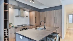 خطوط صاف و تمیز در طراحی دکوراسیون داخلی آشپزخانه